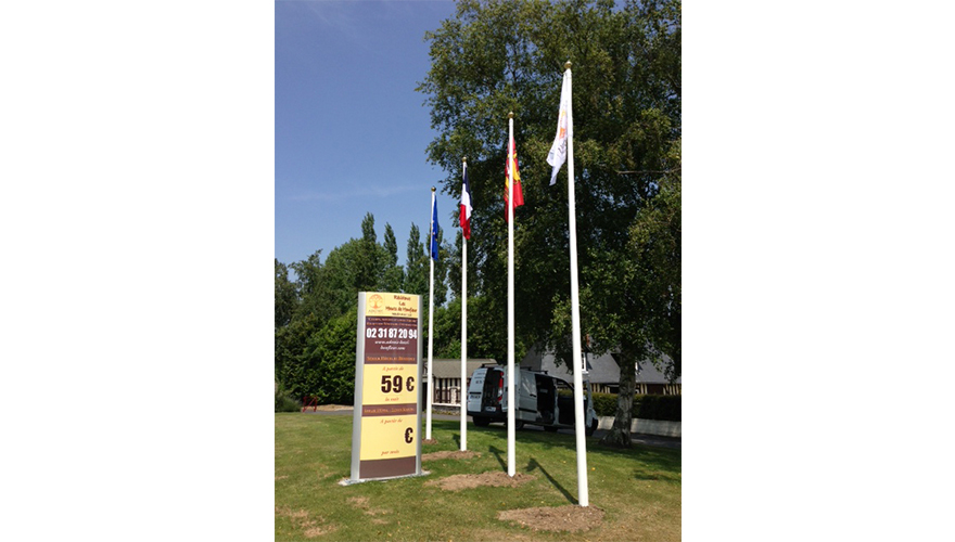 Mâts avec drapeaux personnalisables - Signalisation visuelle pour entreprises et événements_0