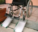 Rampe d'accès enroulable pour fauteuil roulant