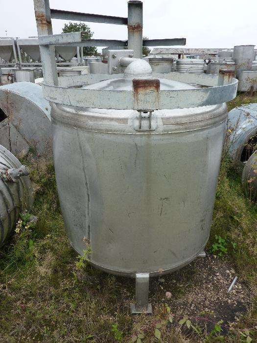 Cuve simple enveloppe inox 700 litres d'occasion - sur pieds avec fond bombé et vanne de vidange_0