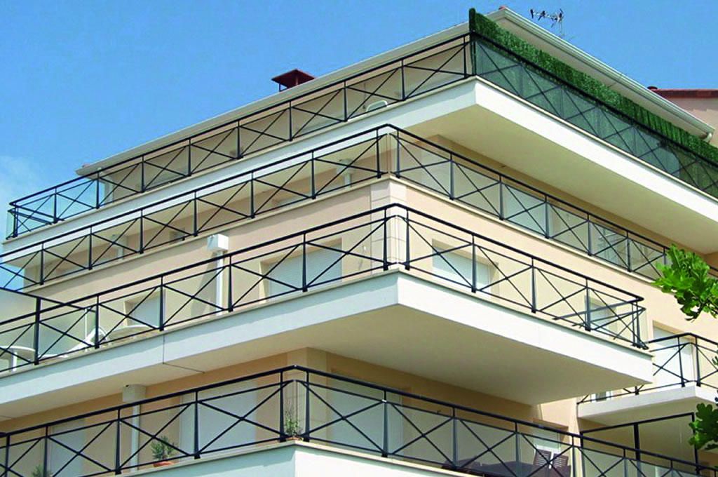 Modal - Garde-corps en aluminium - design avec plats d'aluminium et options verre feuilleté_0