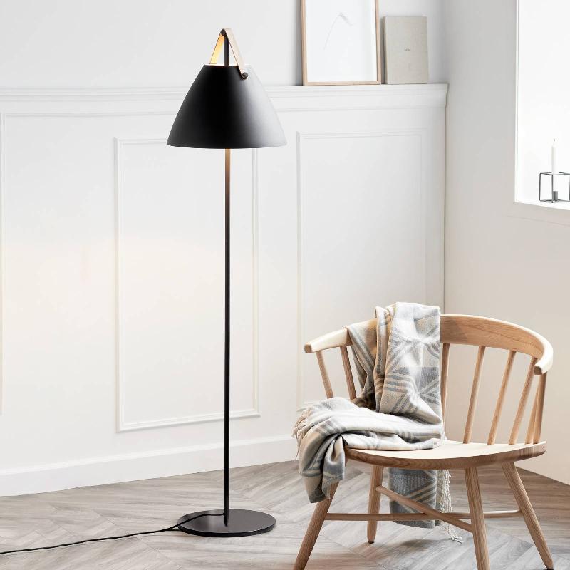 DFTP BY NORDLUX LAMPADAIRE STRAP EN MÉTAL AVEC RUBAN CUIR, NOIR