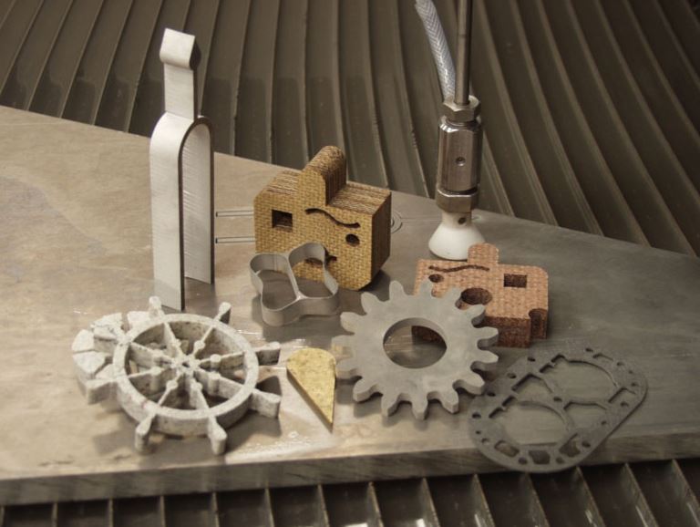 Socromo - Découpe jet d'eau de précision pour tous types de matières en sous-traitance industrielle - Métaux, plastiques et composites_1