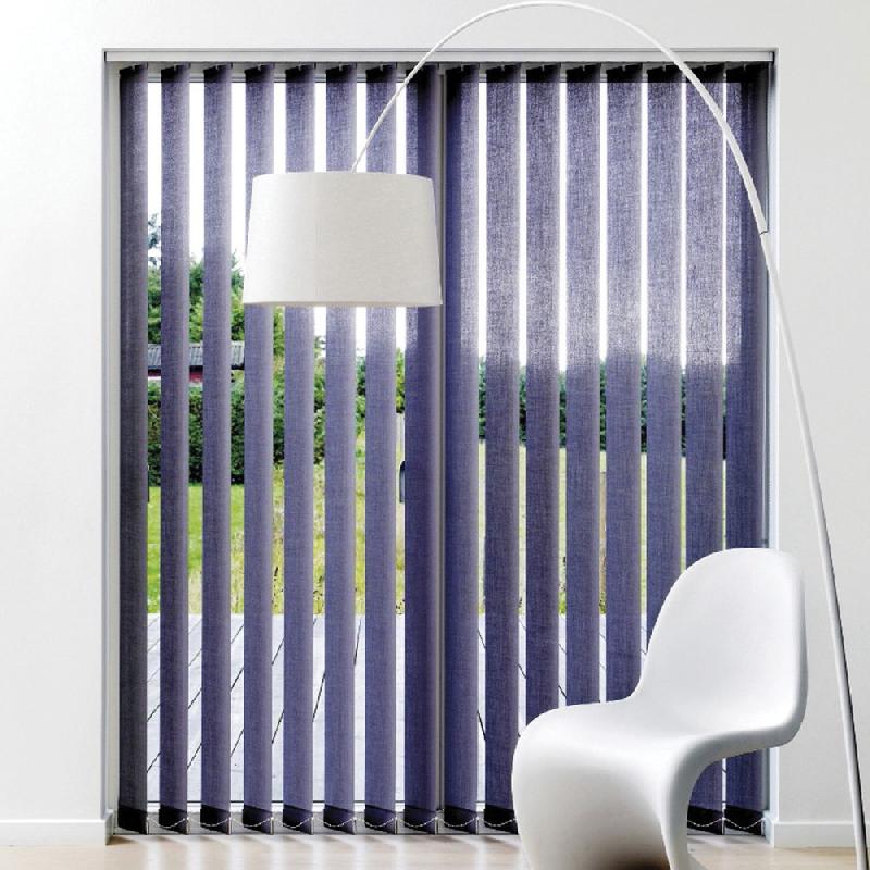STORE À BANDES VERTICALES SUR MESURE, LAMES LARGEUR 127 MM EN  POLYESTER TAMISANT COLORIS GRIS ANTHRACITE