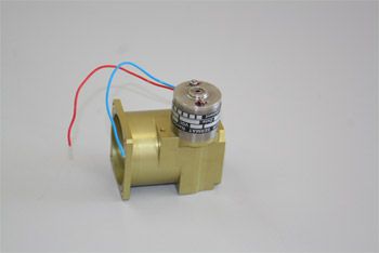 9673 - Moteur courant continu à balais Sermat - Intensité 0.3 A - 28 Vdc - 5300 tr/mn_0