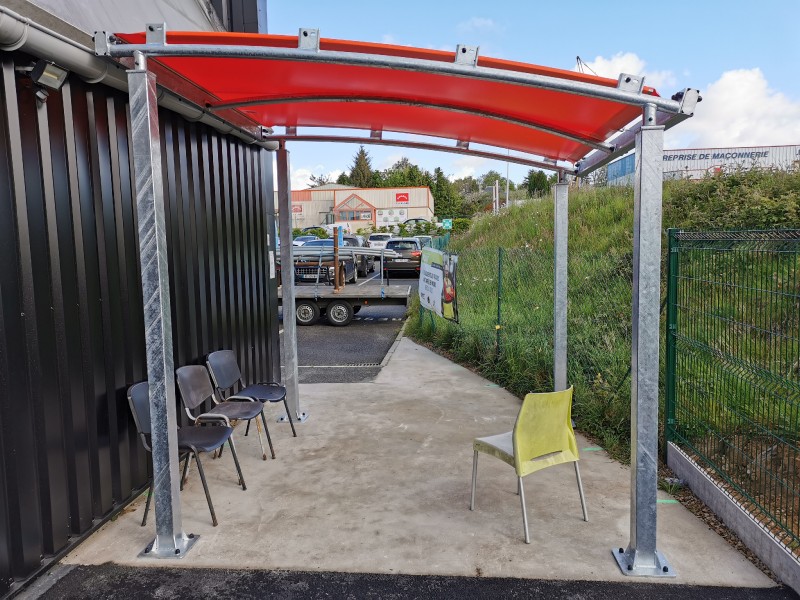 Préau couvert détente pour entreprise en acier galvanisé - Sur mesure_0