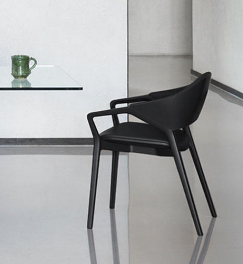 Chaise 133 Ico - Design contemporain Cassina - Structure en bois et assise revêtue en tissu ou cuir_0