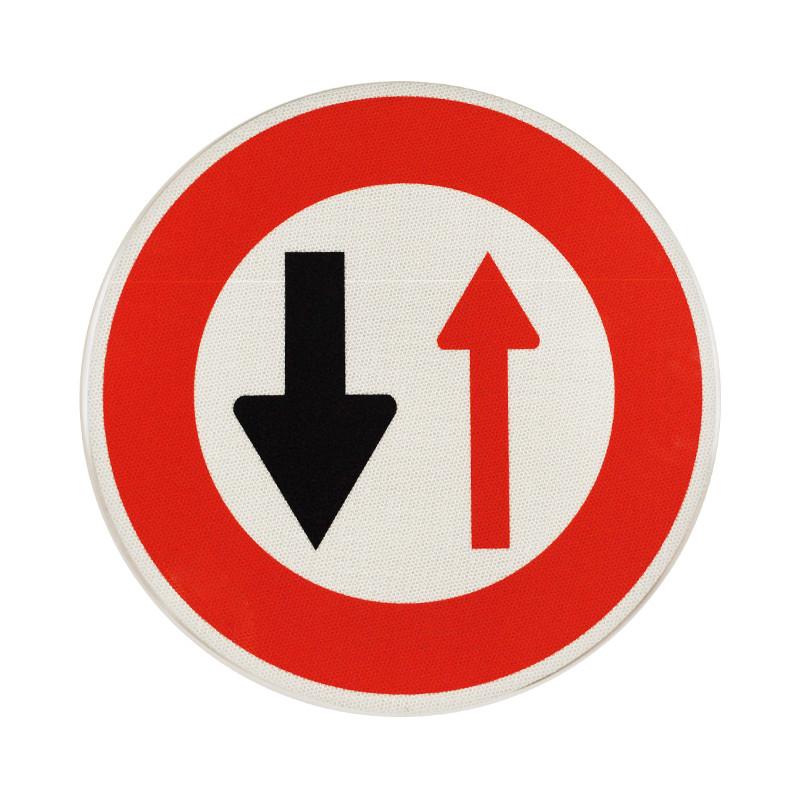 Panneau d'interdiction B15 - Cédez le passage à la circulation venant en sens inverse_0