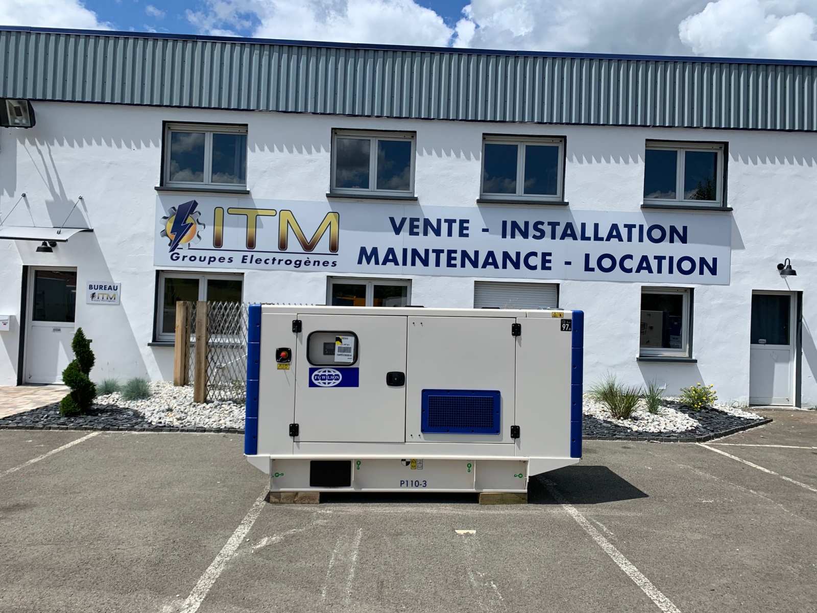 Groupe électrogène d'occasion FG WILSON avec capote neuf déstockage - 1 GE Perkins Marelli et 2 GE Perkins Marelli - 110 KVA_0