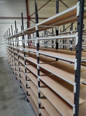 Rayonnage à tablettes tubulaires adapté pour le stockage de cartons d'archives, bidons - disponible en neuf ou occasion_0