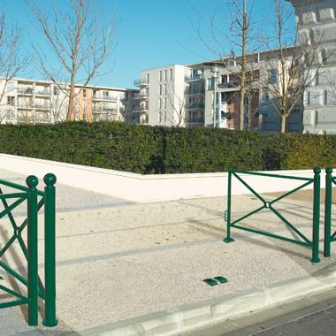 Barrière pivotante Province - pivot sur tube intérieur - verrouillage par tige-poignée et cadenas_0