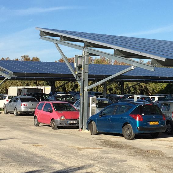 Ombrière de parking - Urbasolar - puissance 235 kWc avec éclairage LED et bornes de recharge pour véhicules électriques_0