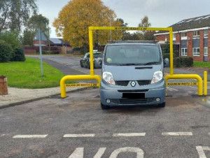 Portique limiteur de hauteur pour parkings - anti-poids lourds et caravanes - robuste et adaptable_0