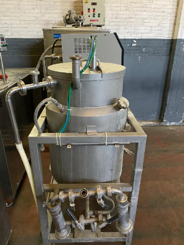 Cuve inox d'occasion 150 litres avec agitation et températeur_0