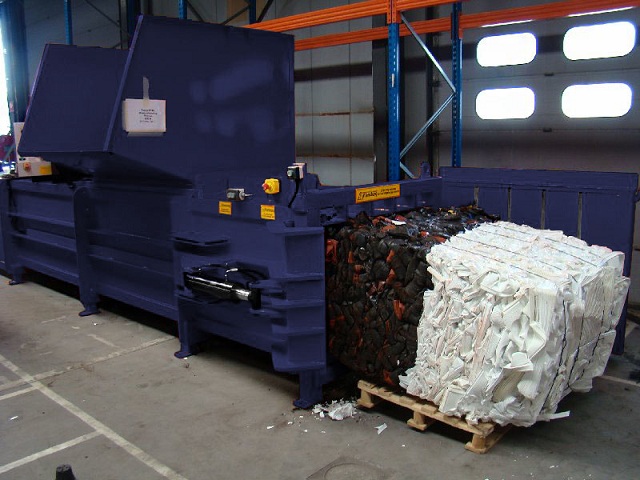 Presse à balles hydraulique GV450H - 50 tonnes - balles jusqu’à 500 kg_0