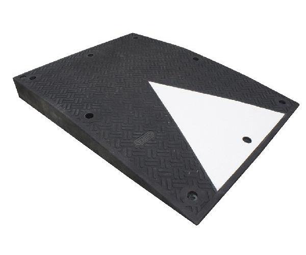 Rampe en caoutchouc - pente 10% pour accès PMR - fixation au sol - dimensions 1200x750x100 mm - référence RPMR_0