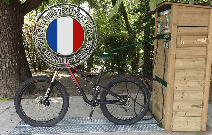 Station de lavage de vélo robuste équipé d'un bras Univer'Selle pour le maintien du vélo - ALTAO® Modulo_0