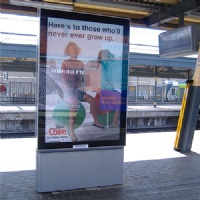 Vitrines extérieures Onyx - support publicitaire urbain avec vitrage sécurit et affichage rétroéclairé_0