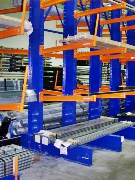 Étagères en porte-à-faux (cantilever) - robustes, modulables et adaptées au rangement de marchandises longues ou lourdes_0