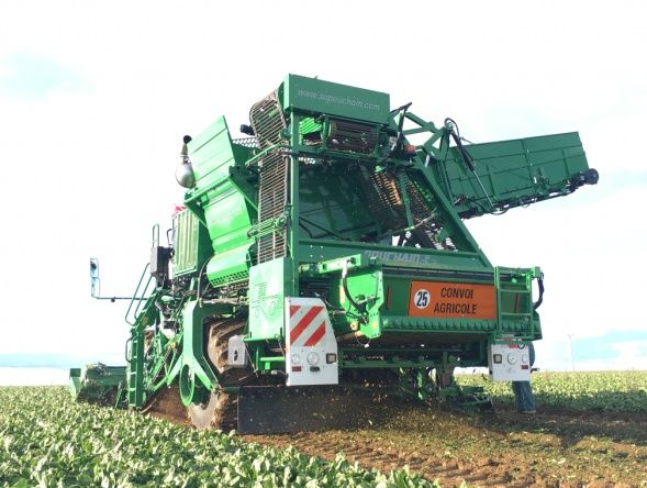Arracheuse d'endives PAE 2018 - ETS Pouchain - moteur 300 kW - cabine avancée et insonorisée_0