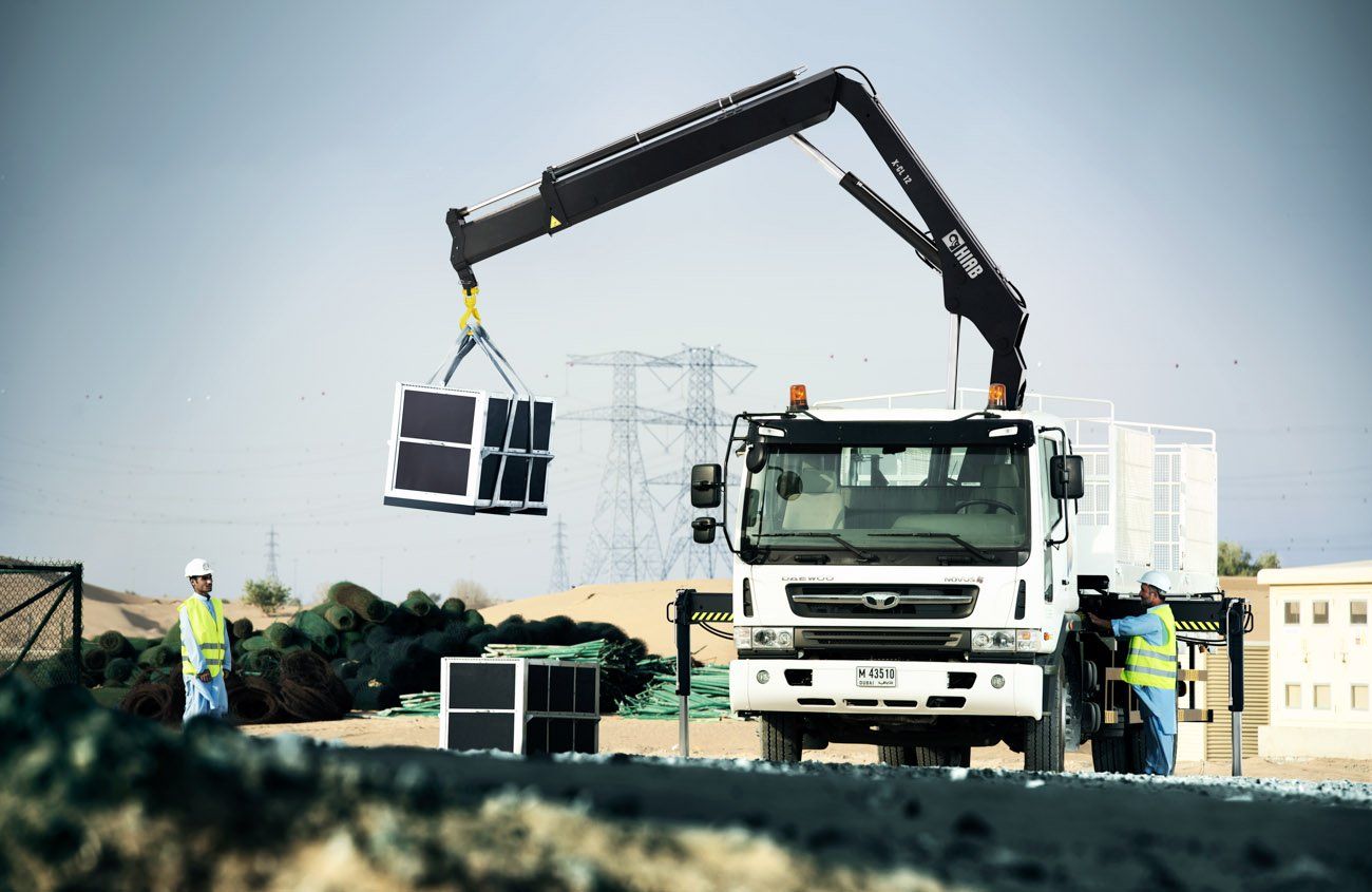 Grue auxiliaire HIAB X-CL 12 - 11,1 tm - Portée hydraulique 6 m et manuelle 9,8 m_0