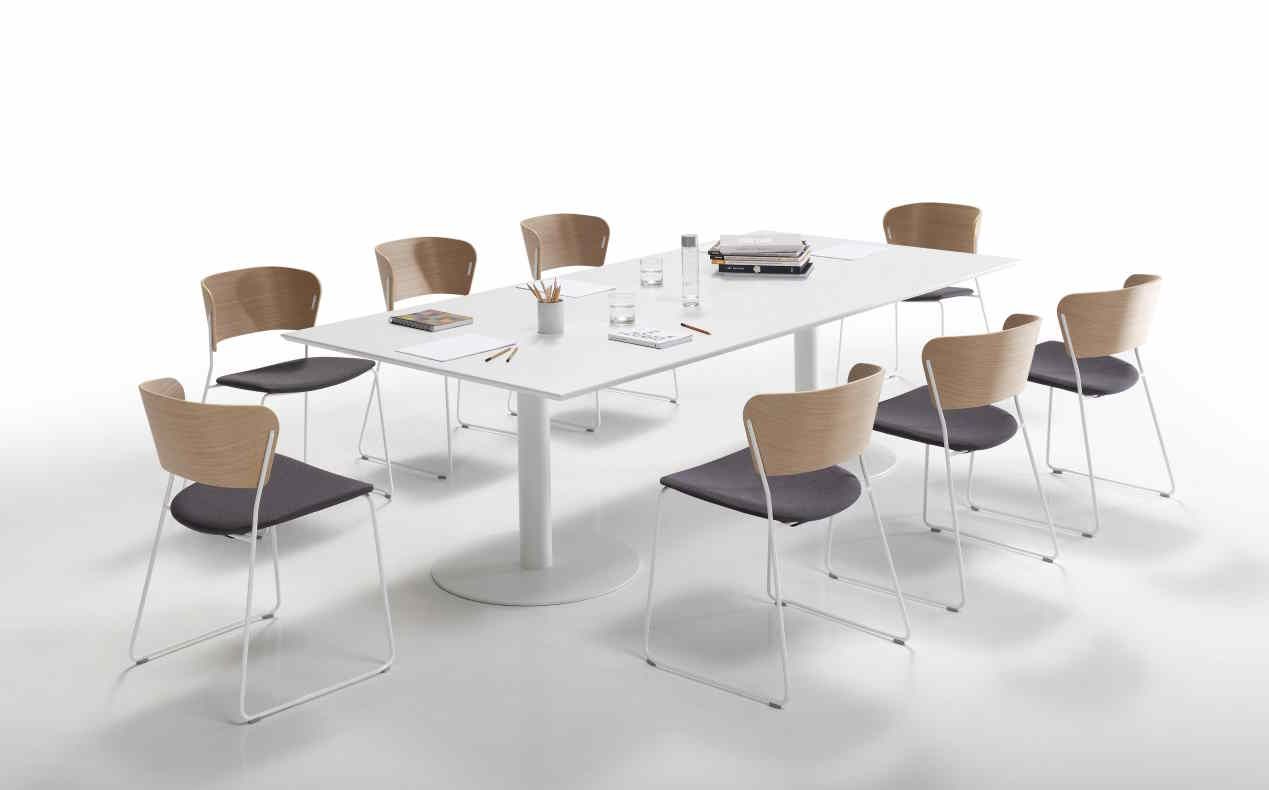 Chaise de conférence ARC - Design intemporel par Yonoh Studio - Empilable et primée_0