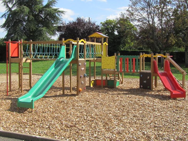 Structure de jeux - deux toboggans pour enfants de 3 à 12 ans_0