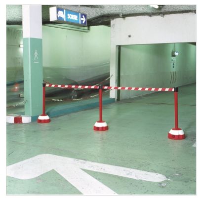 Gamme STRAP - Poteau de signalisation à sangle étirable - Direct Signalétique - Aluminium sur socle lestable, tube surmonté d'une tête à sangle_0