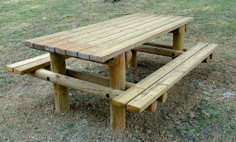 Table pique-nique en bois à sceller - pour collectivités - bois traité autoclave classe IV - diamètre 14 cm_0