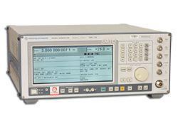 Générateur RF Rohde et Schwarz SMIQ04B - synthétisé, modulations digitales, 300kHz à 4,4GHz_0