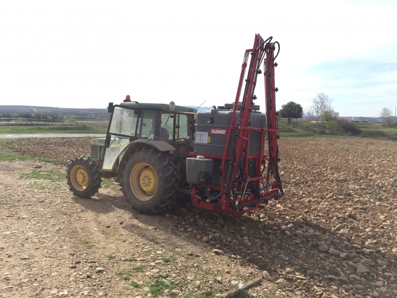 Pulvérisateur porté à attelage rapide avec cuve polyéthylène anti-débordement de 800 à 1500 litres- ISA 7 - CLM_1