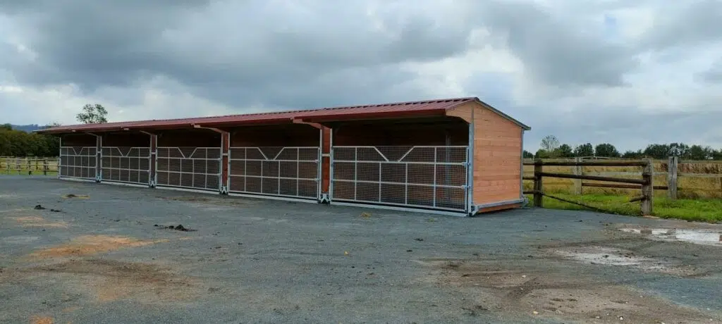 Abri de stabulation PRO - LCI Cheval - Modularité et robustesse en bois Douglas_0