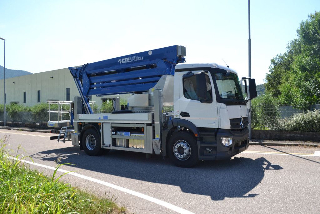 Zed 32 JHV camion nacelle - CTE - 31,6 m - Double pantographe, bras télescopiques et système S3 Smart Stability_0