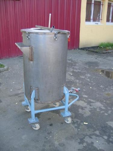 Cuve simple enveloppe 250 litres d'occasion - avec vanne de vidange et roulettes_0