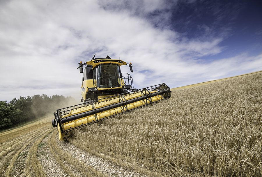 Moissonneuse batteuse New Holland CX5.90 Hillside - 3,5 m - Trémie 7 300 L - Puissance 300 ch - Largeur de coupe jusqu'à 6,10 m_0
