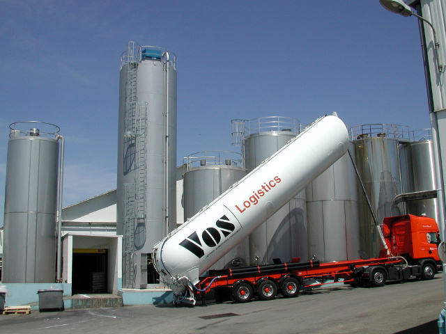 Silo de stockage en acier ou inox idéal pour stocker les poudres et granulés jusqu'à 500 m³_0