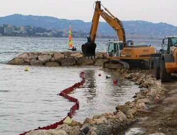 Barrage pour déchets et débris flottants