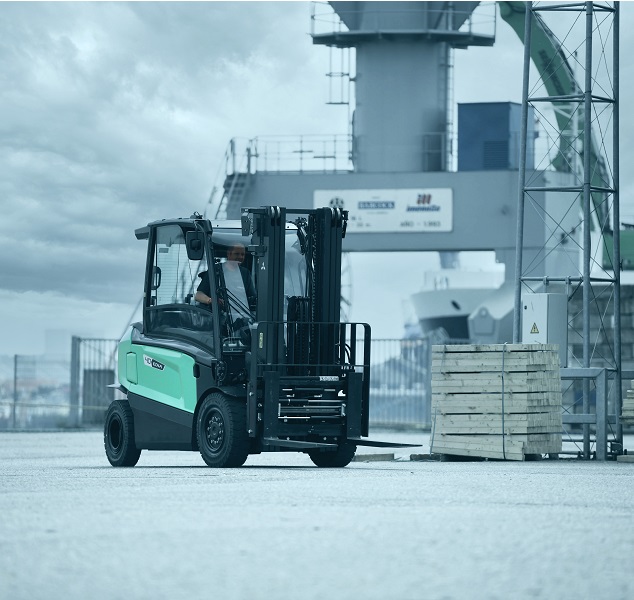 Chariot élévateur électrique Mitsubishi 4 roues - EDiA XL FB40N 4000 kg pour tous secteurs d'activités_1