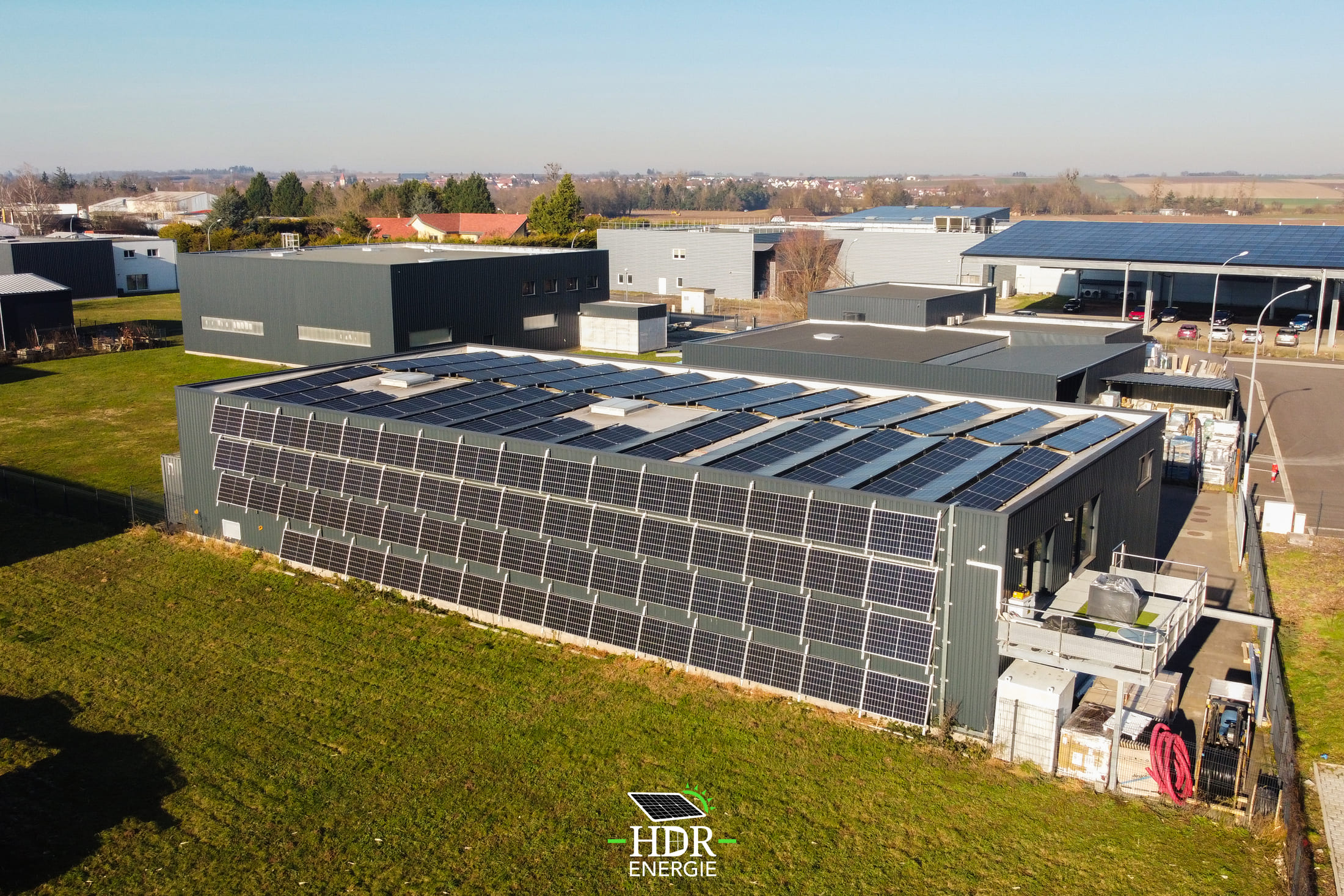 Panneaux solaires en façade pour Bâtiments : tertiaires et bureaux, commerciaux et  de collectivité_0