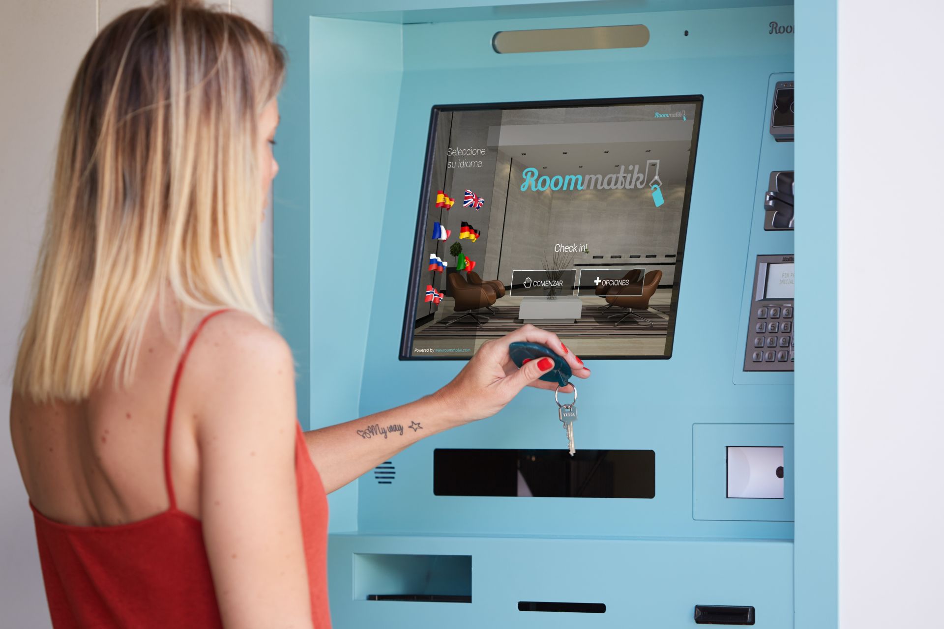 Borne d'enregistrement intérieure/extérieure Roommatik M-303 - Check-in rapide, paiement carte bancaire, gestion des clés_0