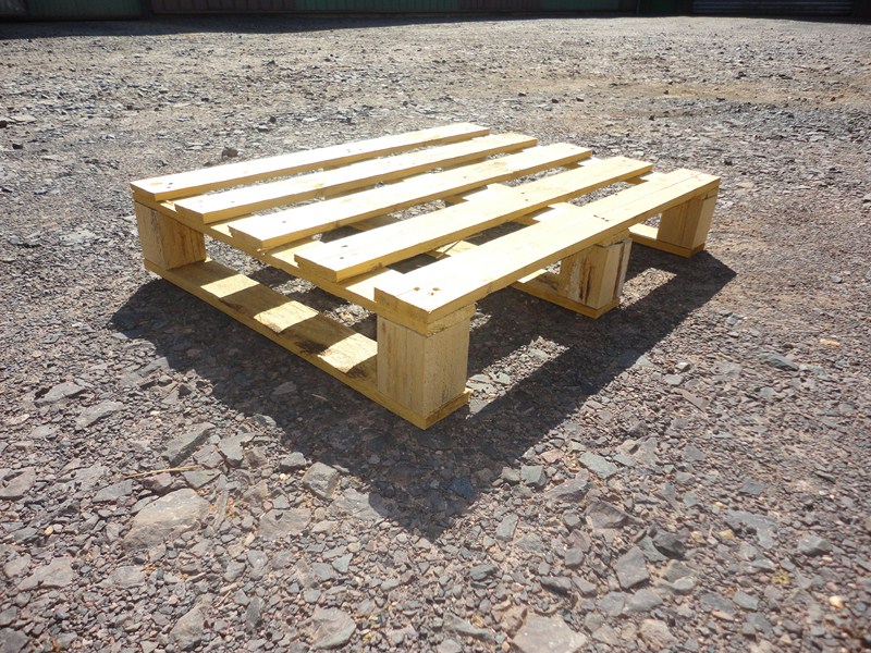 Demi palette en bois - toutes dimensions - 2 ou 4 entrées - fabrication sur mesure_0