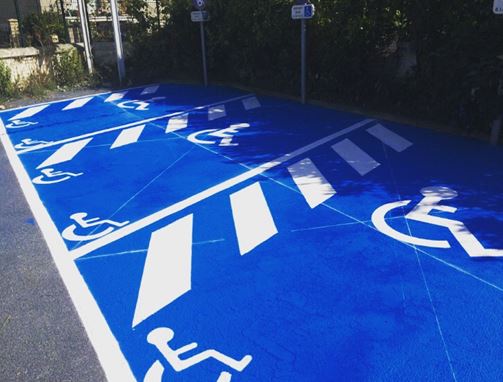Marquage routiers par peinture idéal pour le parking et les zones industrielles_0