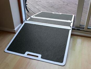 Rampe de seuil pliante amovible en fibre de verre - légère, portable et conforme Directive Européenne 93/42/CE_0