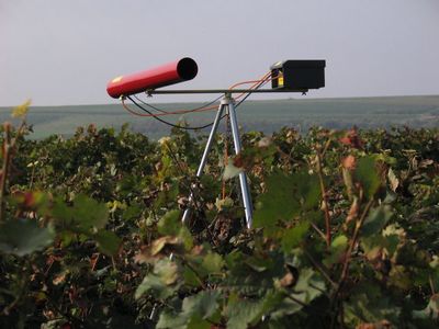 Canon effaroucheur rotatif sur trépied - CARROUSEL avec détonations successives pour une couverture de 1 à 5 ha_0