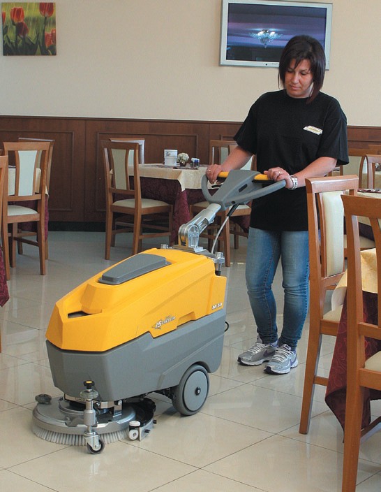 Autolaveuse FR 15 M 38 BC Hybrid - à batteries et/ou câble avec autonomie de 2h et recharge rapide_1