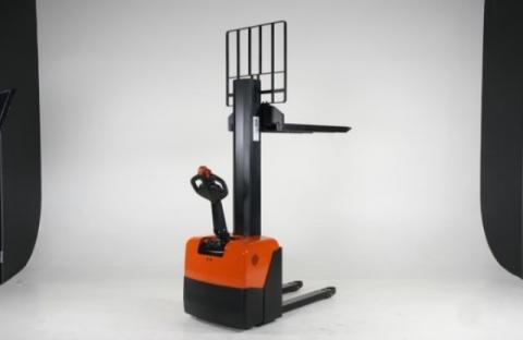 Gerbeur électrique en location - capacité 1600kg - manutention industrielle - GE1600 - fourches 1150x540mm - mât Duplex 4M50_0