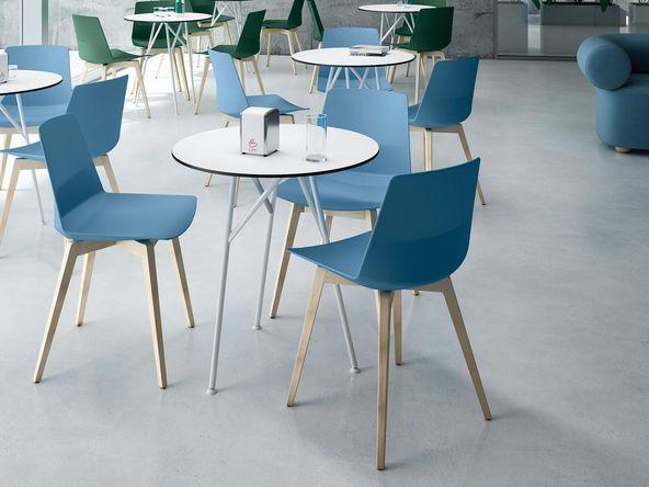 Lot de 2 chaises d'accueil Origami pied bois et coque en polypropylène_0