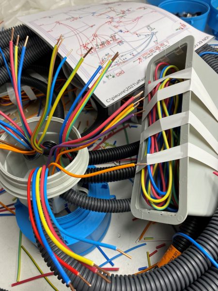 Kit électrique destiné aux particuliers auto-constructeurs, aux professionnels de la construction de maisons et aux installateurs_0