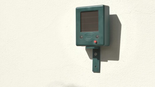 KT7160-901 - Répulsif oiseaux solaire 'Sounds & Flash' - 7,7 x 6,5 x 2,5 cm - Signal sonore et flash toutes les 15 secondes_0