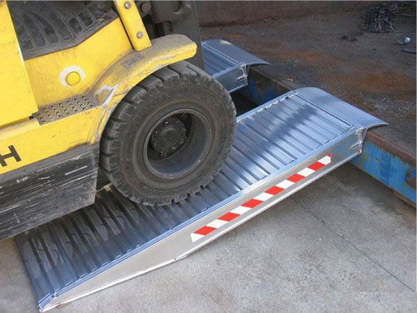M080/08SHF - Rampe d'accès pour conteneur en aluminium - longueur 810 mm - strie antidérapante_0