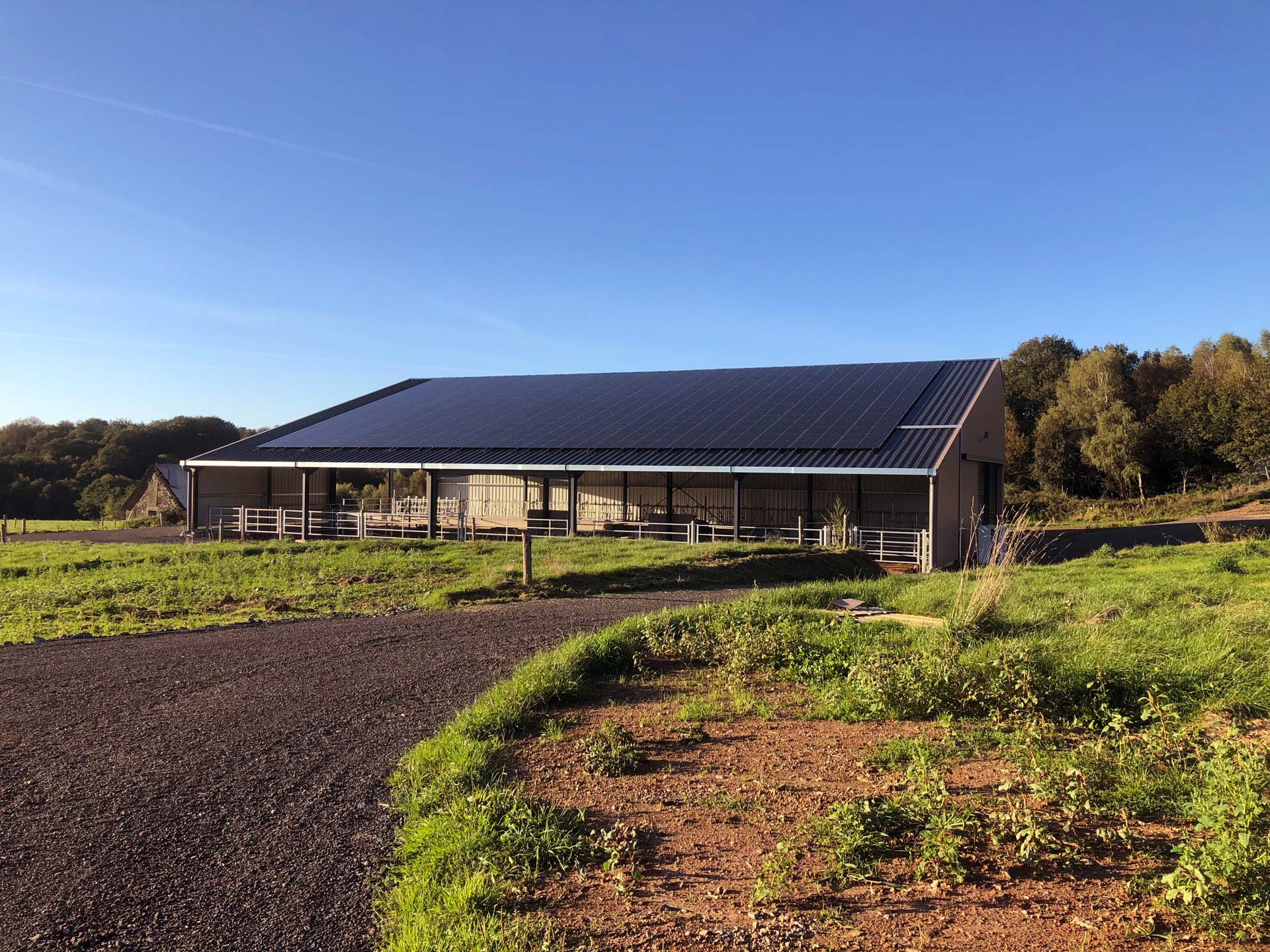 Hangar agricole photovoltaïque monopente - Surface de 1 000 à 1 440 m² - Solution clé en main avec financement jusqu'à 100%_0